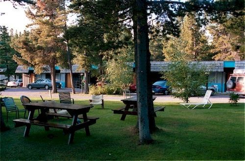 Mountain Pine Motel East Glacier Park Village Exterior photo